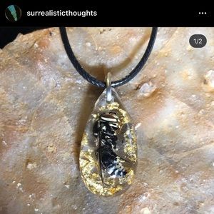Resin teardrop with real gold and hornet